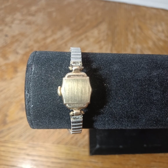 1950's Hamilton Wind Up Watch 17 Jewels 10K Solid Gold case working. Band is not - Picture 10 of 11